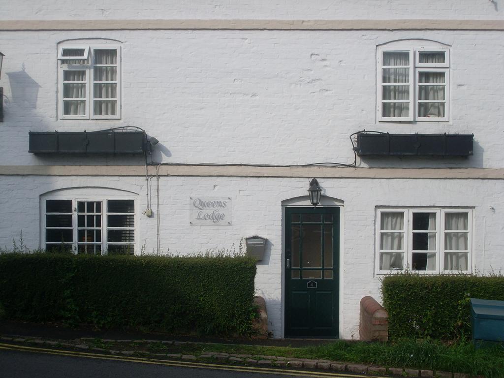 The Queens Lodge Belbroughton Buitenkant foto